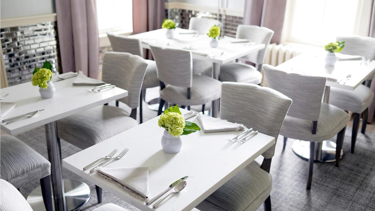 33 Main Hotel Lenox Bagian luar foto