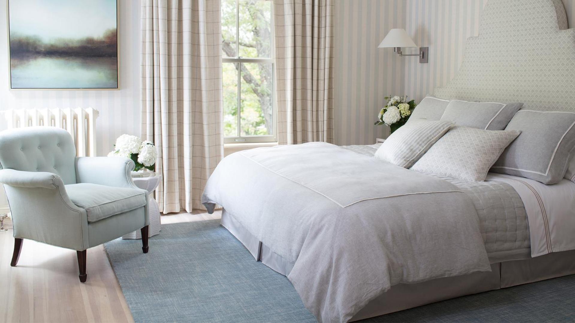 33 Main Hotel Lenox Bagian luar foto